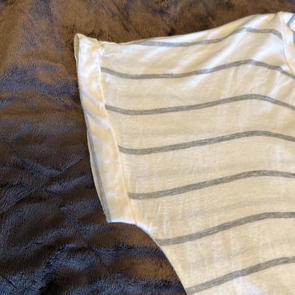 Like new women’s striped cuffed tee - Picture 5 of 5